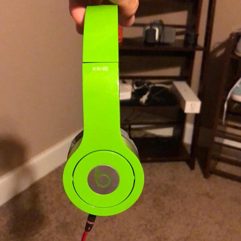 Lime green solo Beats